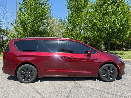 Velvet Red Pearlcoat 2020 Chrysler Pacifica Hybrid Limited
