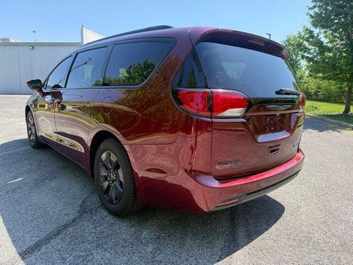 Velvet Red Pearlcoat 2020 Chrysler Pacifica Hybrid Limited