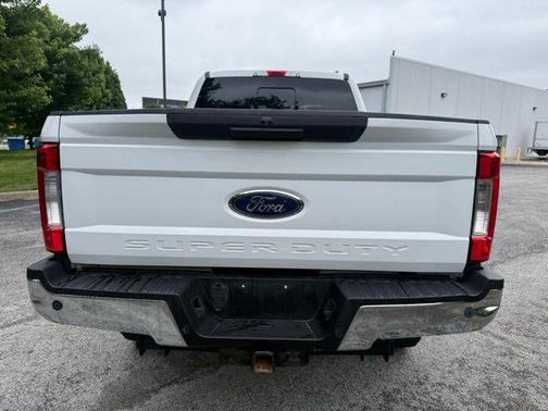 Oxford White 2017 Ford F-350 XLT
