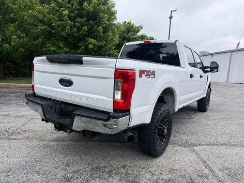 Oxford White 2017 Ford F-350 XLT