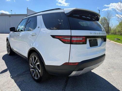 White 2018 Land Rover Discovery HSE LUXURY