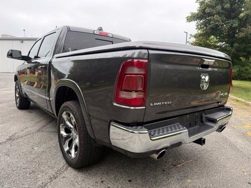 Granite Crystal Metallic Clearcoat 2019 RAM 1500 Limited