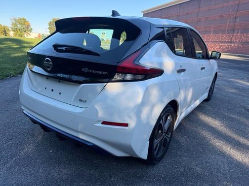 2-Tone White/Black 2018 Nissan Leaf SV