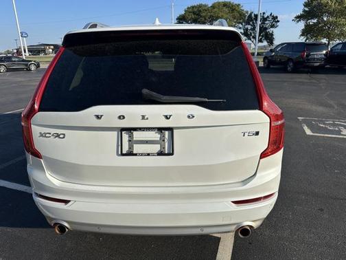 2018 Volvo XC90 T5 Momentum
