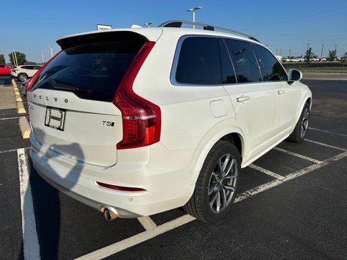 2018 Volvo XC90 T5 Momentum