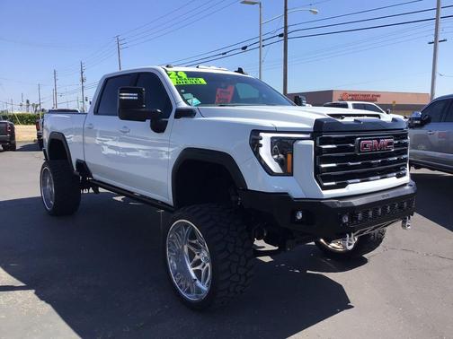 Summit White 2024 GMC Sierra 2500 AT4