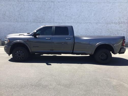 Granite Crystal Metallic Clearcoat 2020 RAM 3500 Laramie Crew Cab 4x4 8' Box