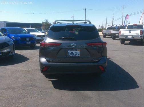 2021 Toyota Highlander LE