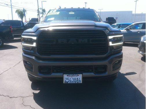 2020 RAM 3500 Laramie Crew Cab 4x4 8' Box