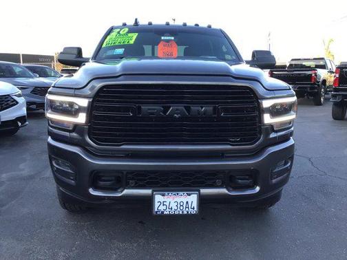 2020 RAM 3500 Laramie Crew Cab 4x4 8' Box