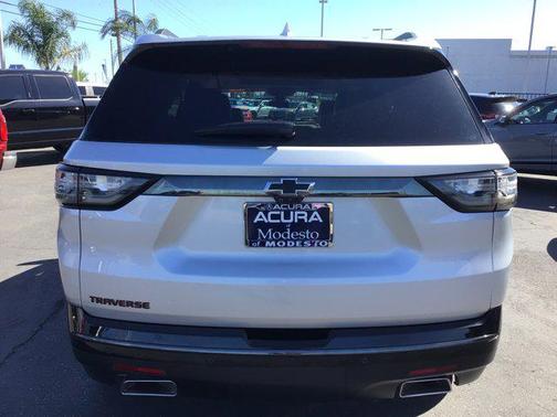 Silver Ice Metallic 2021 Chevrolet Traverse Premier