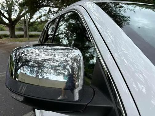 Bright White Clearcoat 2015 Jeep Grand Cherokee Overland