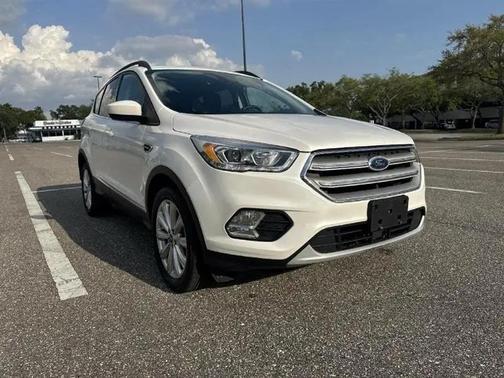 White Platinum Metallic Tri-Coat 2019 Ford Escape SEL