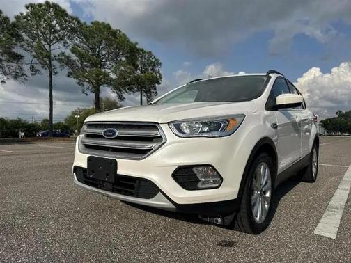 White Platinum Metallic Tri-Coat 2019 Ford Escape SEL