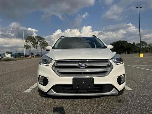 White Platinum Metallic Tri-Coat 2019 Ford Escape SEL