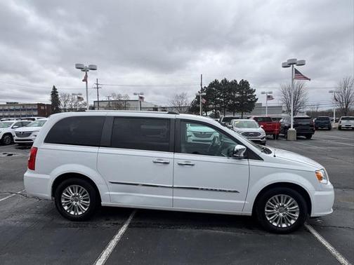 2016 Chrysler Town & Country Limited
