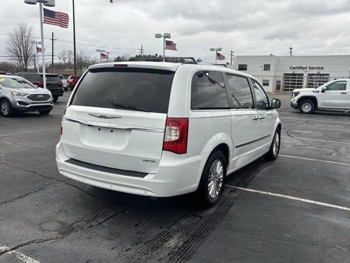 2016 Chrysler Town & Country Limited