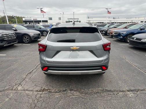 Sterling Gray Metallic 2024 Chevrolet Trax LT