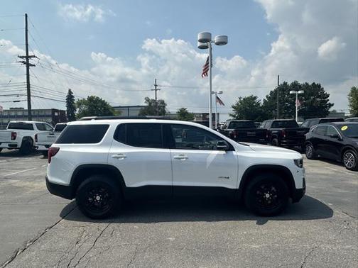 2023 GMC Acadia AWD AT4