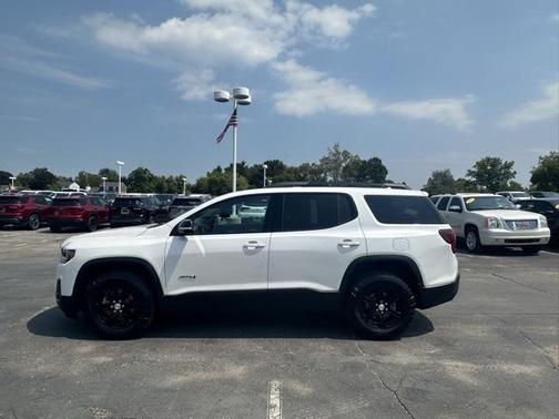 2023 GMC Acadia AWD AT4