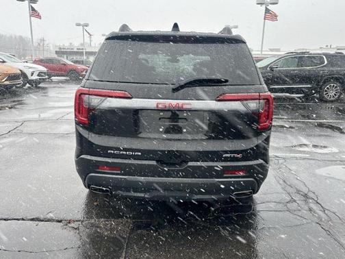 2023 GMC Acadia AWD AT4