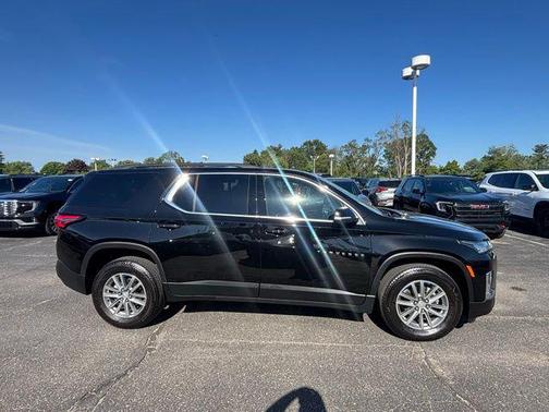 Black Metallic 2023 Chevrolet Traverse LT Cloth