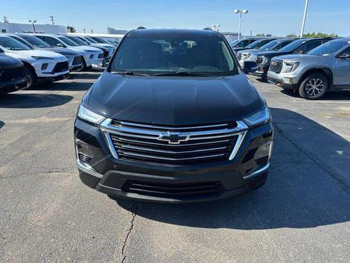 Black Metallic 2023 Chevrolet Traverse LT Cloth