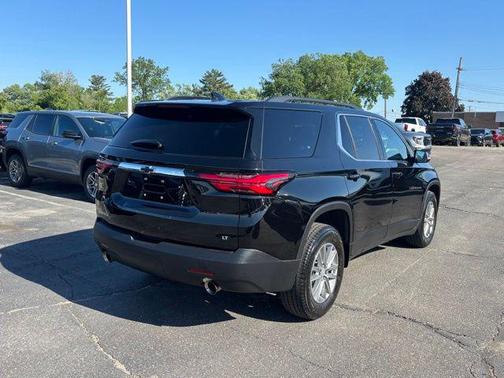 Black Metallic 2023 Chevrolet Traverse LT Cloth