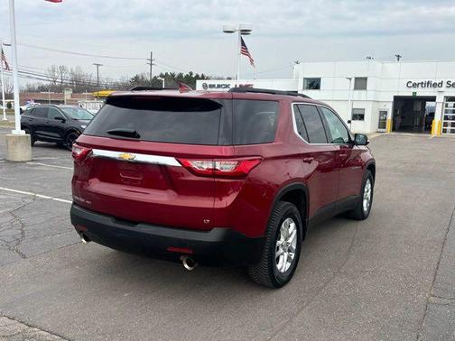 Cajun Red Tintcoat 2019 Chevrolet Traverse LT Cloth
