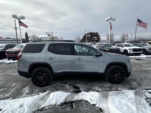 2023 GMC Acadia AWD AT4