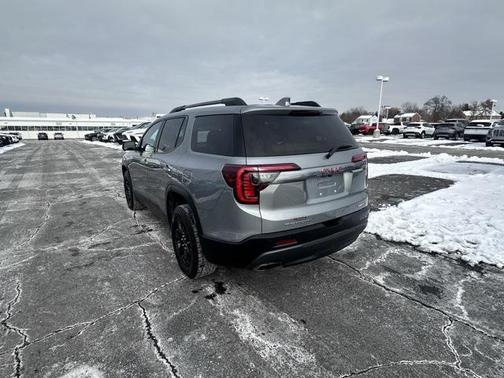 2023 GMC Acadia AWD AT4