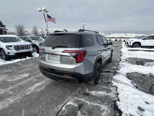 2023 GMC Acadia AWD AT4