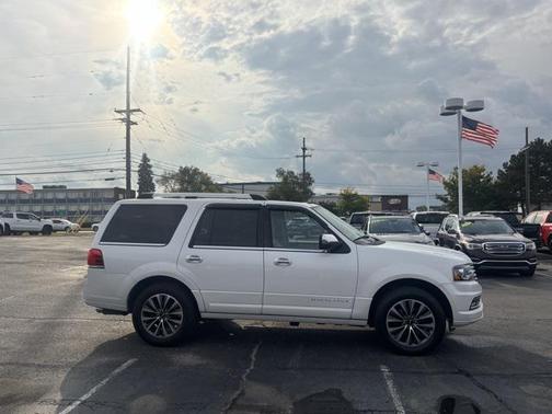 2015 Lincoln Navigator Base