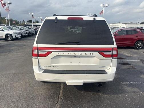 2015 Lincoln Navigator Base