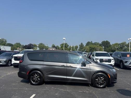 2020 Chrysler Pacifica Touring-L Plus