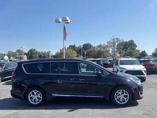 2018 Chrysler Pacifica Touring-L Plus