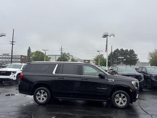 2022 GMC Yukon XL SLE