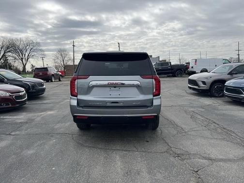 2023 GMC Yukon SLT