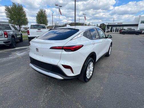White Frost Tricoat 2024 Buick Envista Preferred FWD