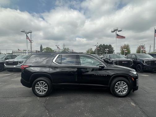 2022 Chevrolet Traverse LT Cloth