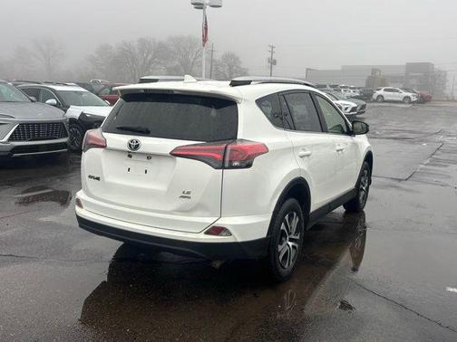 Super White 2016 Toyota RAV4 LE