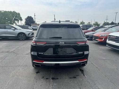 2022 Jeep Grand Cherokee Summit
