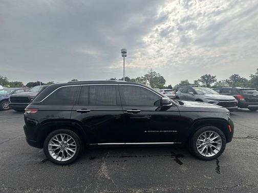 2022 Jeep Grand Cherokee Summit