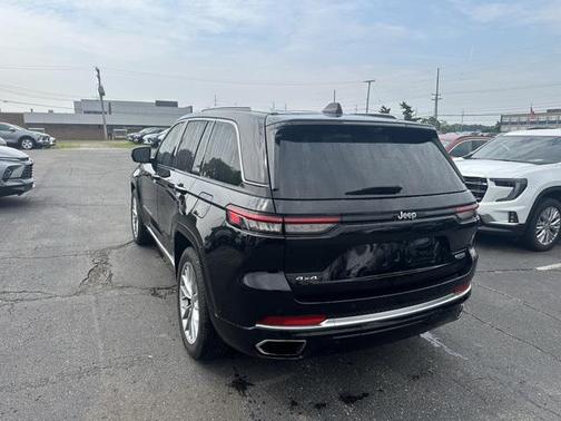 2022 Jeep Grand Cherokee Summit