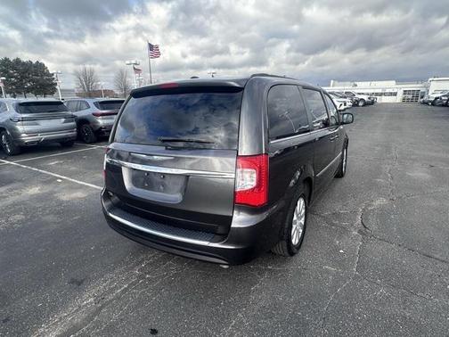 2016 Chrysler Town & Country Touring