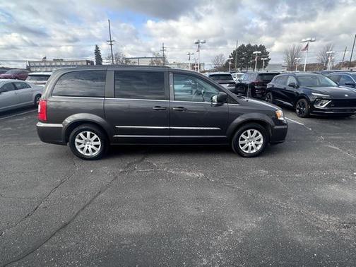 2016 Chrysler Town & Country Touring