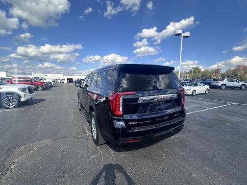 2023 GMC Yukon XL SLE