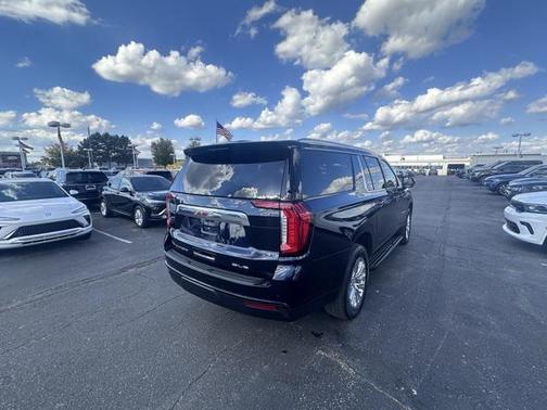 2023 GMC Yukon XL SLE