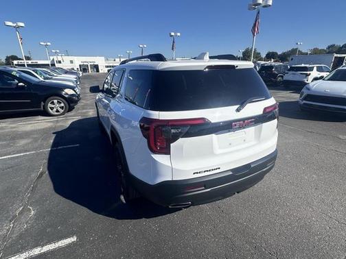 2023 GMC Acadia FWD SLT