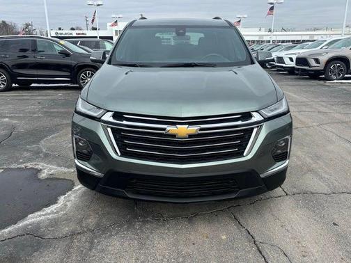 Silver Sage Metallic 2022 Chevrolet Traverse LT Cloth